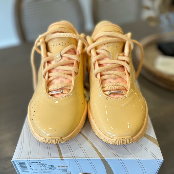 Nike Lebron 21 Dragon Pearl Basketball Shoes - Picture 2 of 8